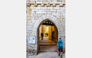  Caylus: Porte de ville, dit Portail Obscur