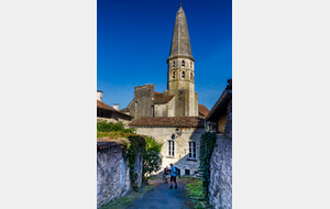 Caylus: rue du Portail Obscur, l’église Saint Jean Baptiste