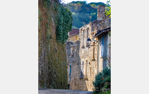 Caylus: rue des Remparts