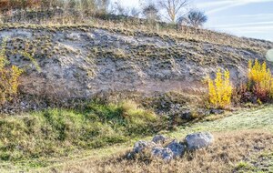 Au bord de la D25, entrée dans Cap Découverte