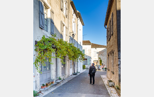 Montcuq, place de la Halle aux Grains, rue Montmartre