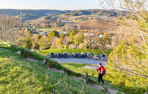 Montcuq, descente de la Tour vers l'esplanade Nino Ferrer