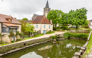 Varaire: lavoir papillon et l'église St Barthélémy 