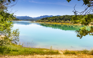 Lac de Montbel:  rive Nord,  Serre de Pourtel