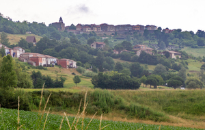 Vue sur le village et  la base de loisirs entre Cabanac et Bellecoste