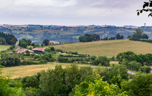 Dans la montée de Carla-Bayle, vue sur les coteaux nord