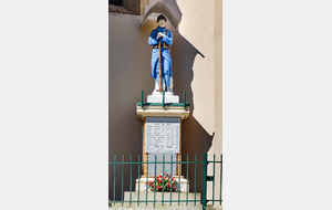 Bertre: l'église Saint Michel et son poilu!.