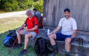 En Lizet: fin de la pause repas au pied d'une antenne relais