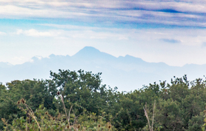 Vue direction sud-est sur la D12, Les Pyrénées avec l'incontournable Mont Valier!
