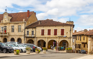 Mauvezin: Place la mairie