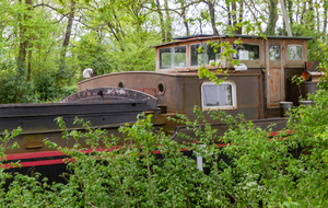 Bords du Canal du Midi: péniche stationnaire