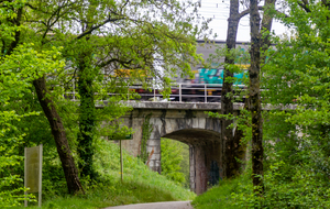 Bords du Canal du Midi sous la voie de chemin de fer