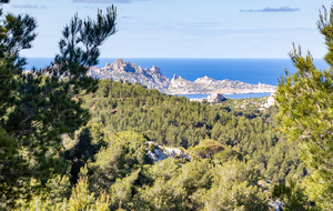 Dans la montée vue sur l'ile de Riou