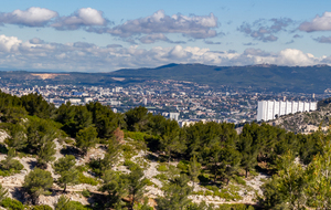 Dans la montée vue sur Marseille (du 9ème au 11ème) et la chaine de l'Etoile