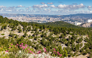 Du Mont de Luminy vue sur Marseille du port au 11ème