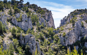 Déjà bien remonté, dans notre dos la brèche de Castel Vieil.