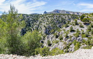 Ouf en haut! Vue en arrière plan sur les Monts de la Gardiole et la grande Candelle au milieu.